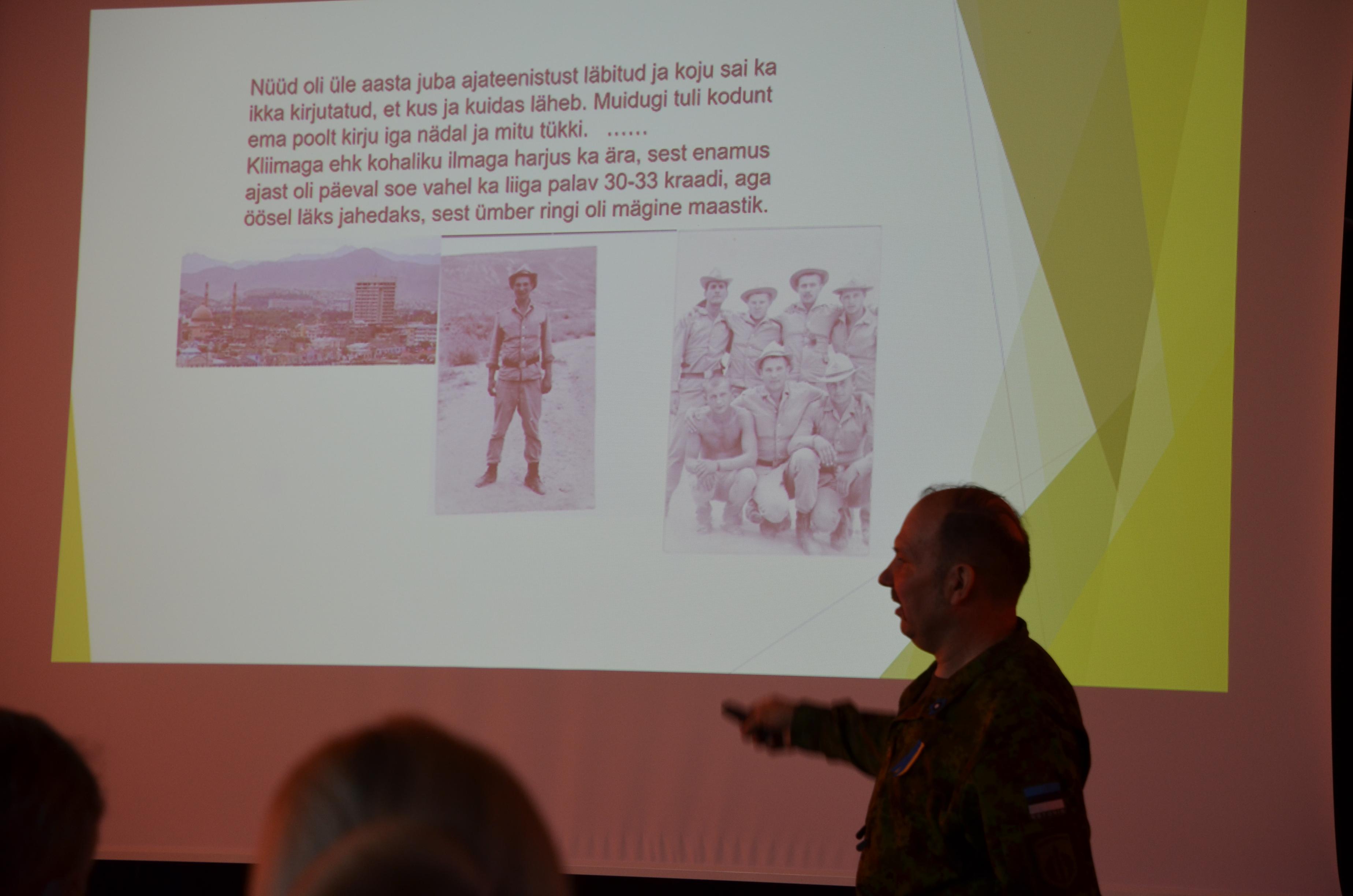 Militaaringi ja riigikaitse juhendaja Urmas Liitmäe loengut andmas