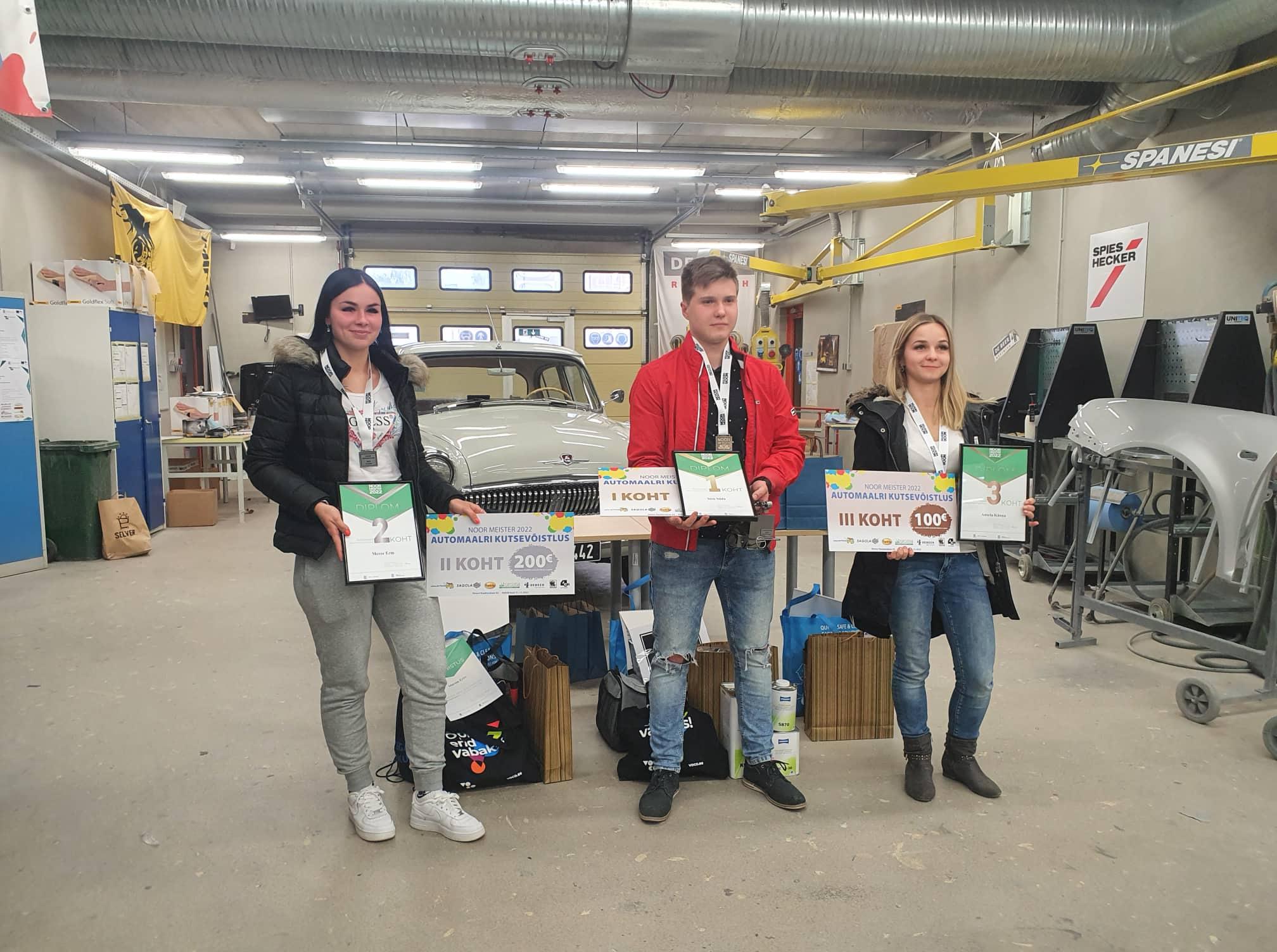 Vana-Vigala Tehnika- ja Teeninduskooli tublid automaalrid Meree Erm ning Ansela Känna saavutasid võistlusel 2. ja 3. koha